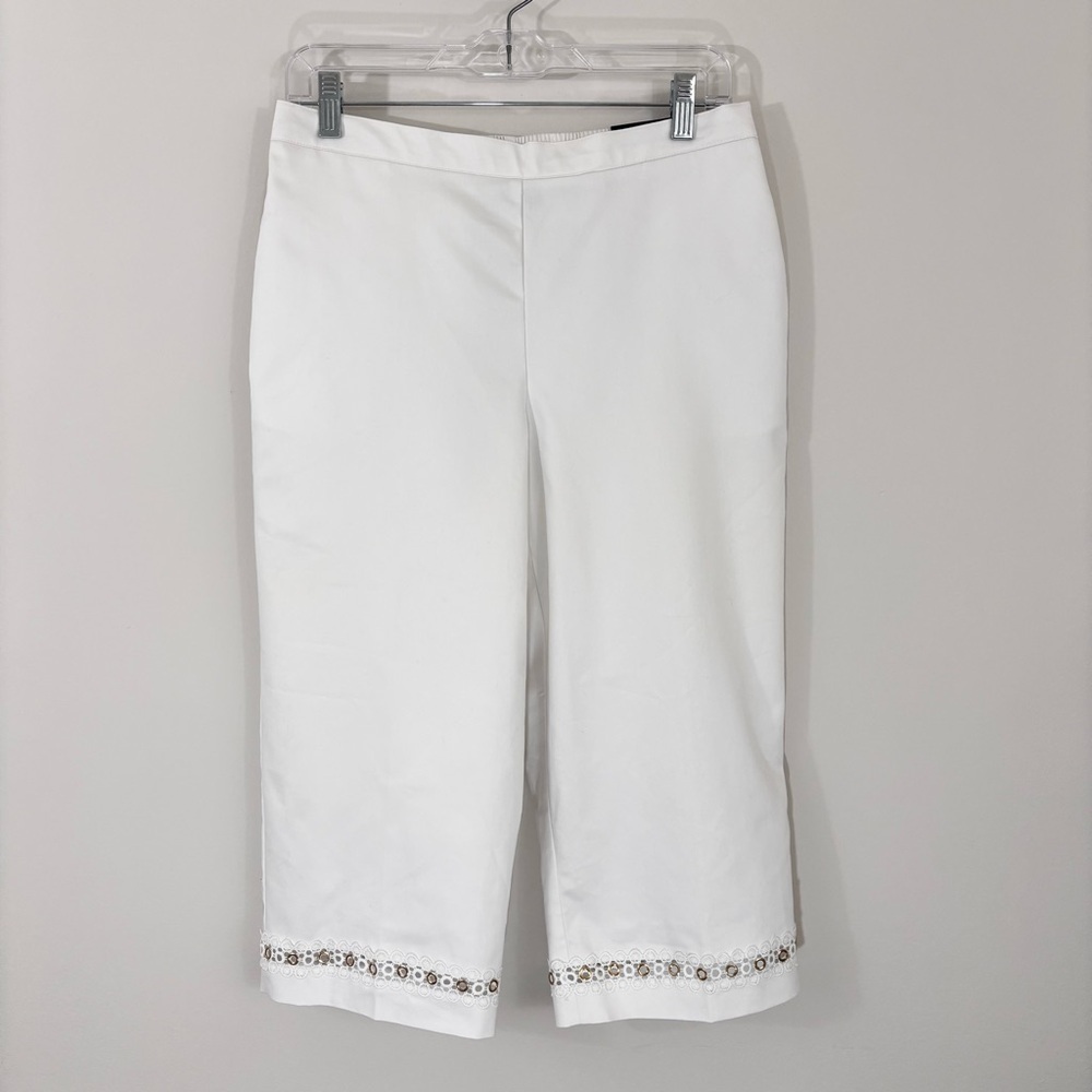 NWT Alfred Dunner White Cropped Pants with Embellished Hem
